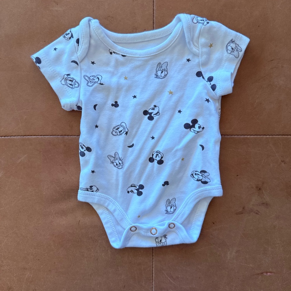 💙$5 FLASH SALE💙 Disney Mickey Onesie 0-3M